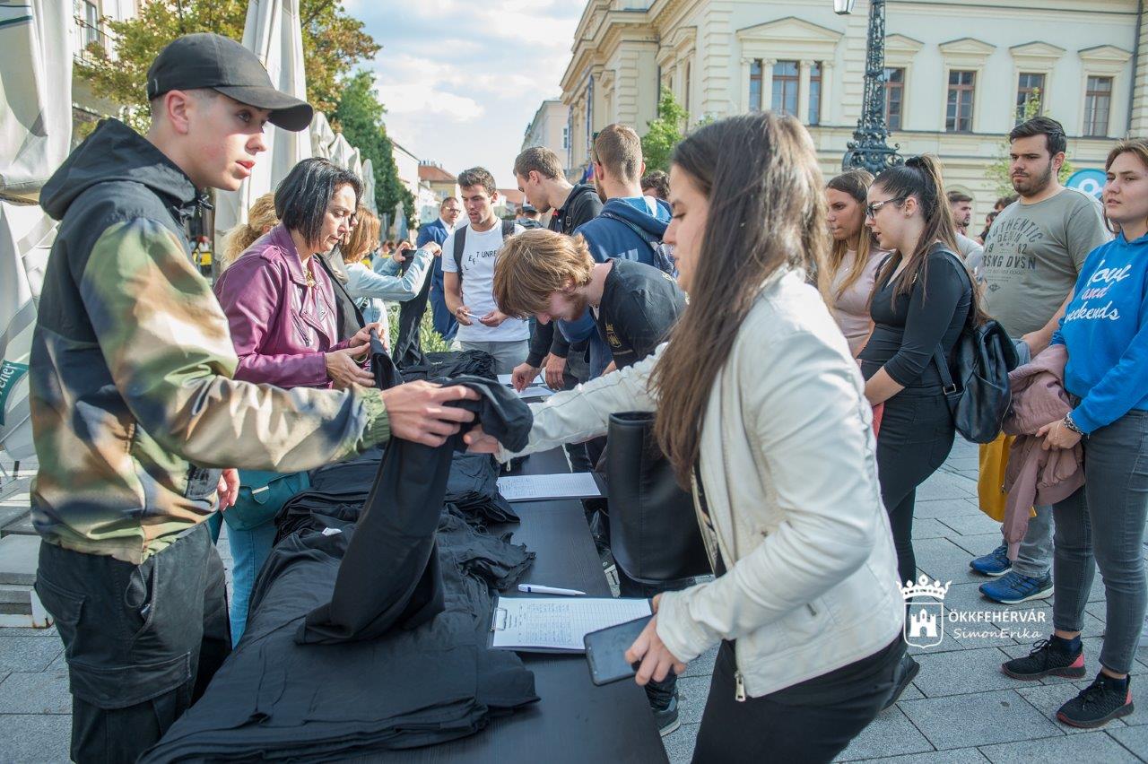 Gólyatúra Fehérváron a felsőoktatási intézmények elsőéveseinek