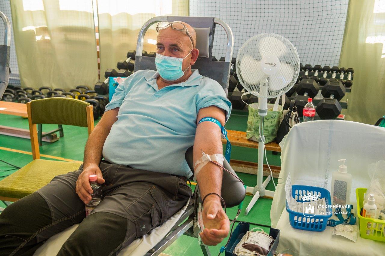 A 100. véradó nap az Alba Regia laktanyában