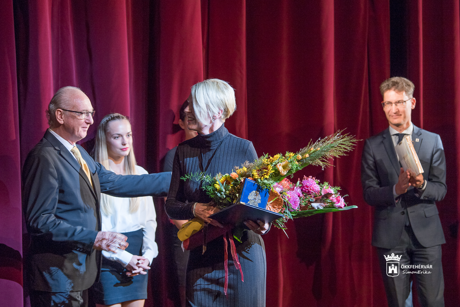 Rácz Mária vehette át a „Pro Theatro” Civitatis Albae Regalis díjat