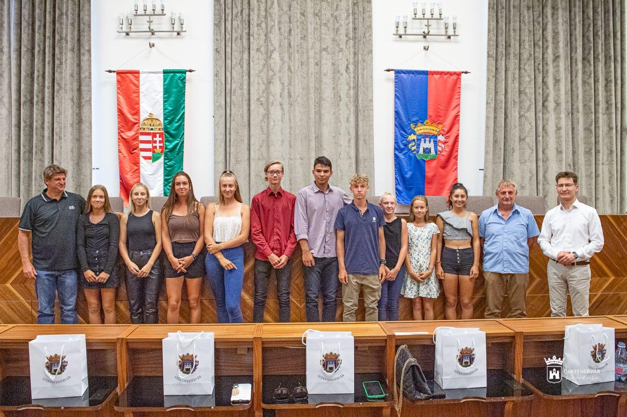 A Kiskút Tenisz Klub ifjú tehetségei a Városházán