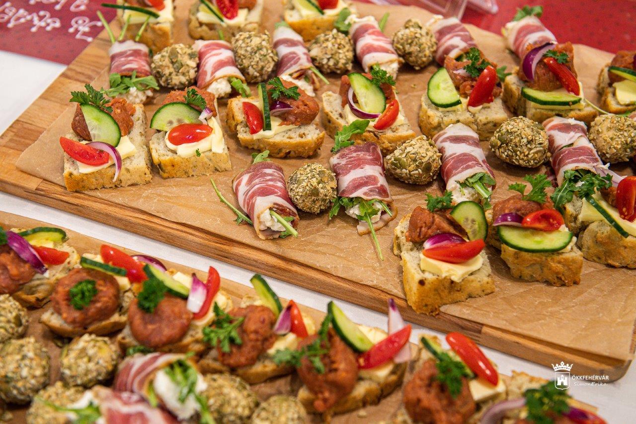 Ünnep a Hatpöttyös Étterem újranyitása alkalmából