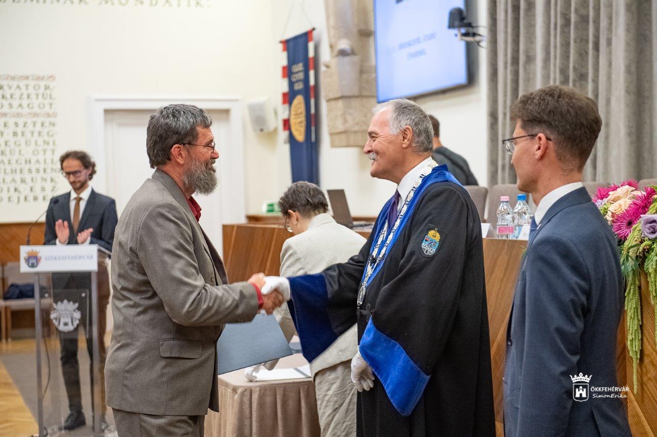 Ezüstdiplomás mérnököket köszöntöttek a Városházán