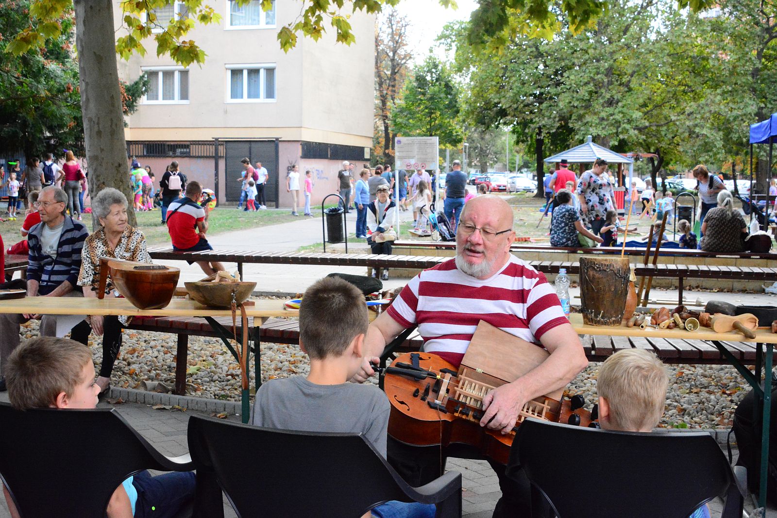 Piknik a Salétrom utcában vasárnap délután