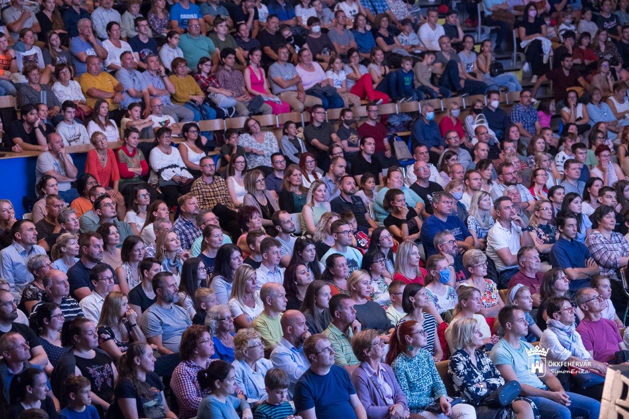 Teltház várta Máté Bencét az ARÉV Sportcsarnokban