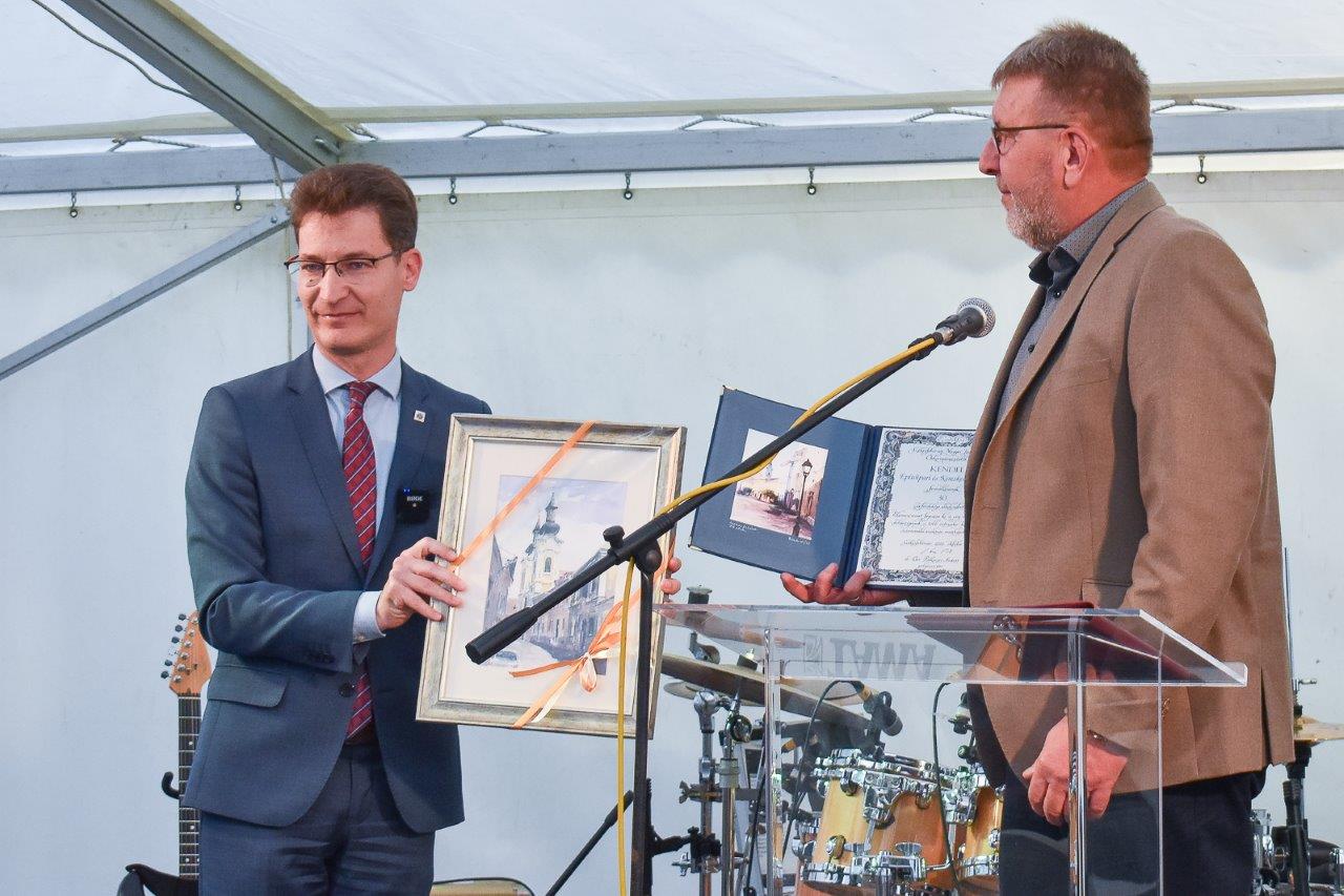 Felavatták a Kendel Kft. új építő központját