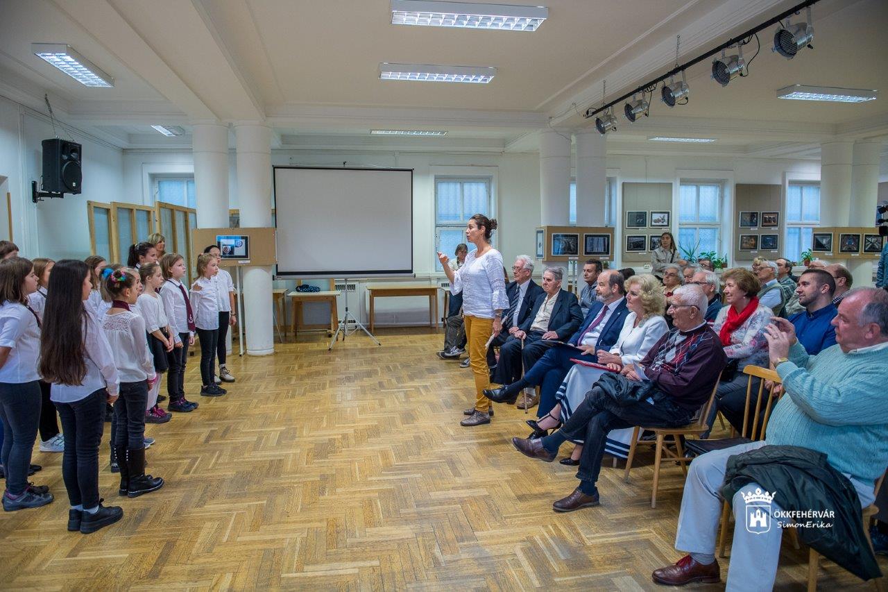 Bélyeg kaleidoszkóp a VOKE Művelődési Házban