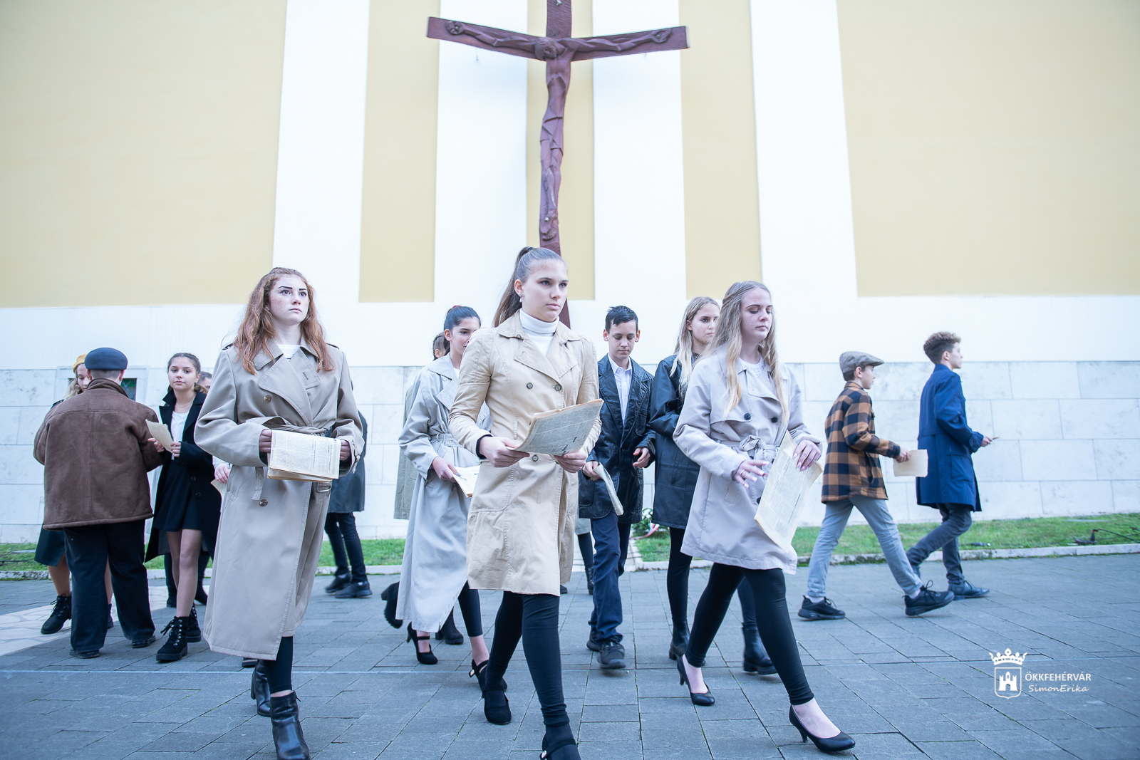 A Bazilikánál emlékeztek 56-ra a Tóvárosi Iskola diákjai