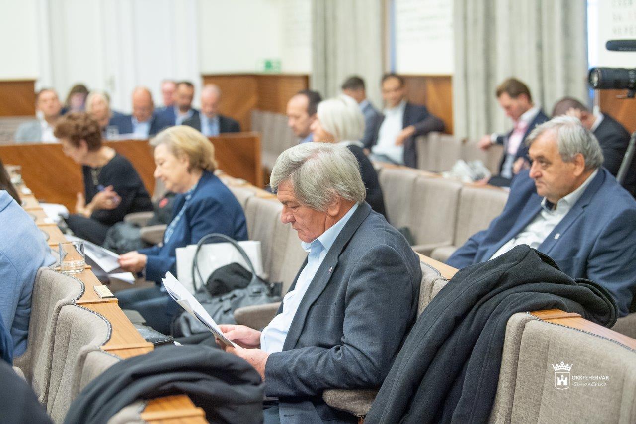 Kedvezményes diákbérlet, bölcsődeépítés és útfejlesztések - közgyűlés 2021. október 29-én