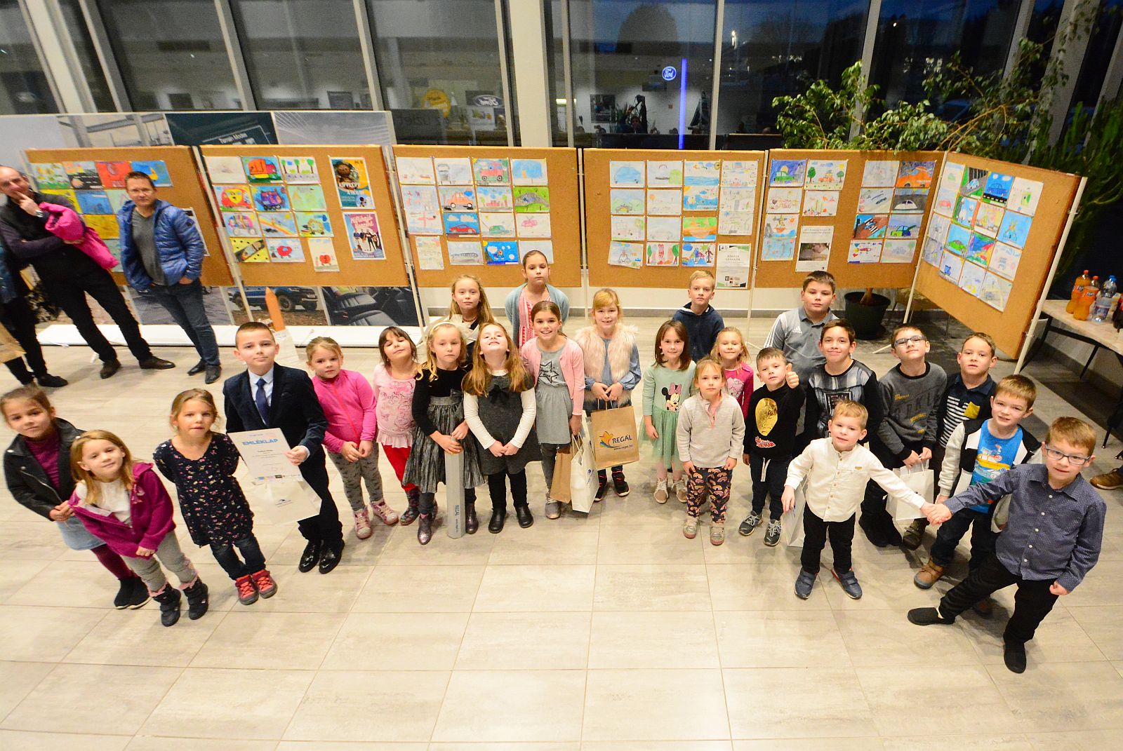 Gyermekrajz pályázat eredményhirdetése az Ivanicsnál