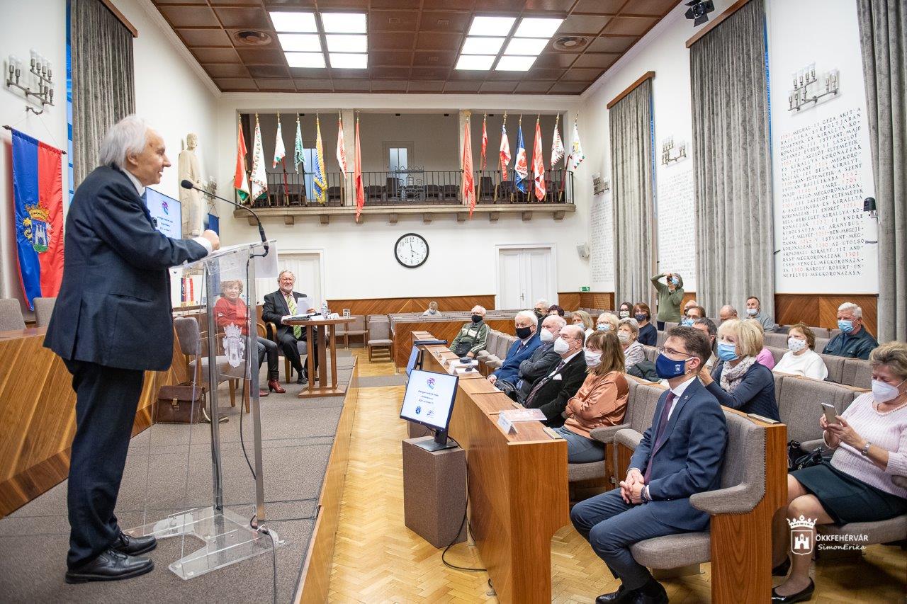 A Lengyel Irodalom Napja a Városházán és a Katyn emlékkeresztnél
