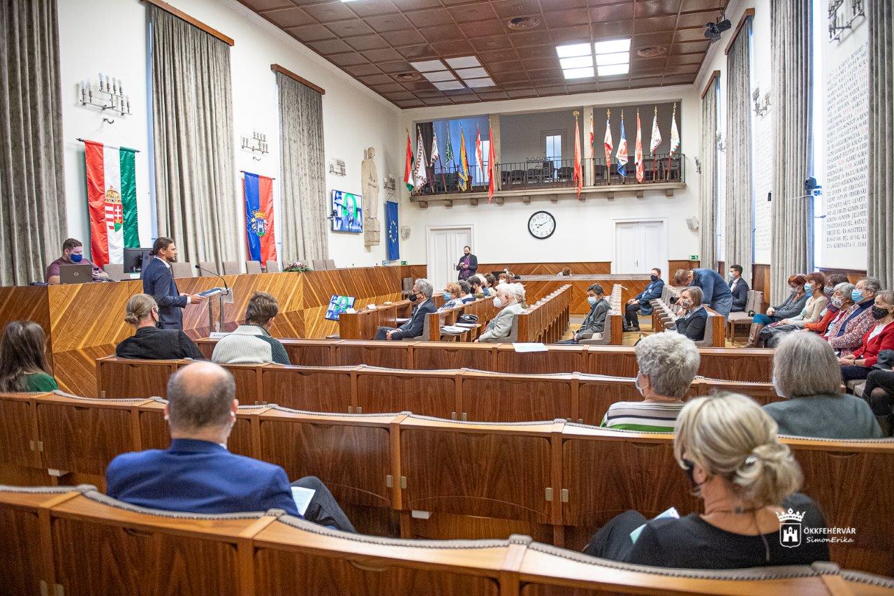 Fitz 100 konferencia a Városházán