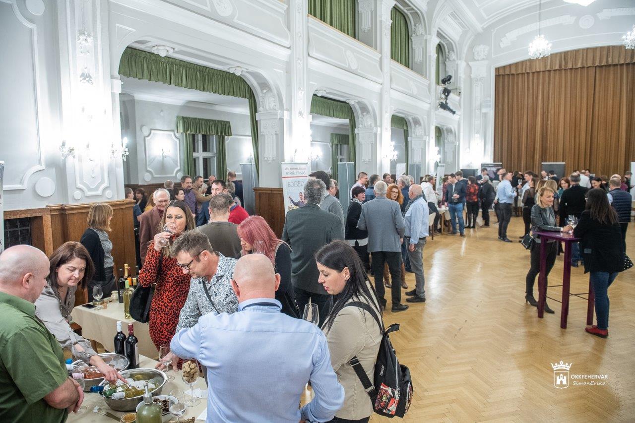 Nagy Fehérvári Bormustra a Szent István teremben