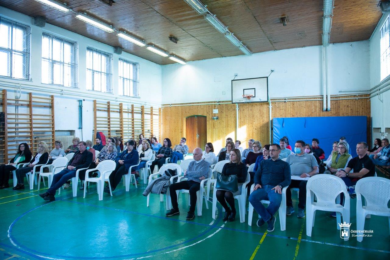 A Vasvári Pál Gimnázium tanári karát tájékoztatták az iskola felújításáról