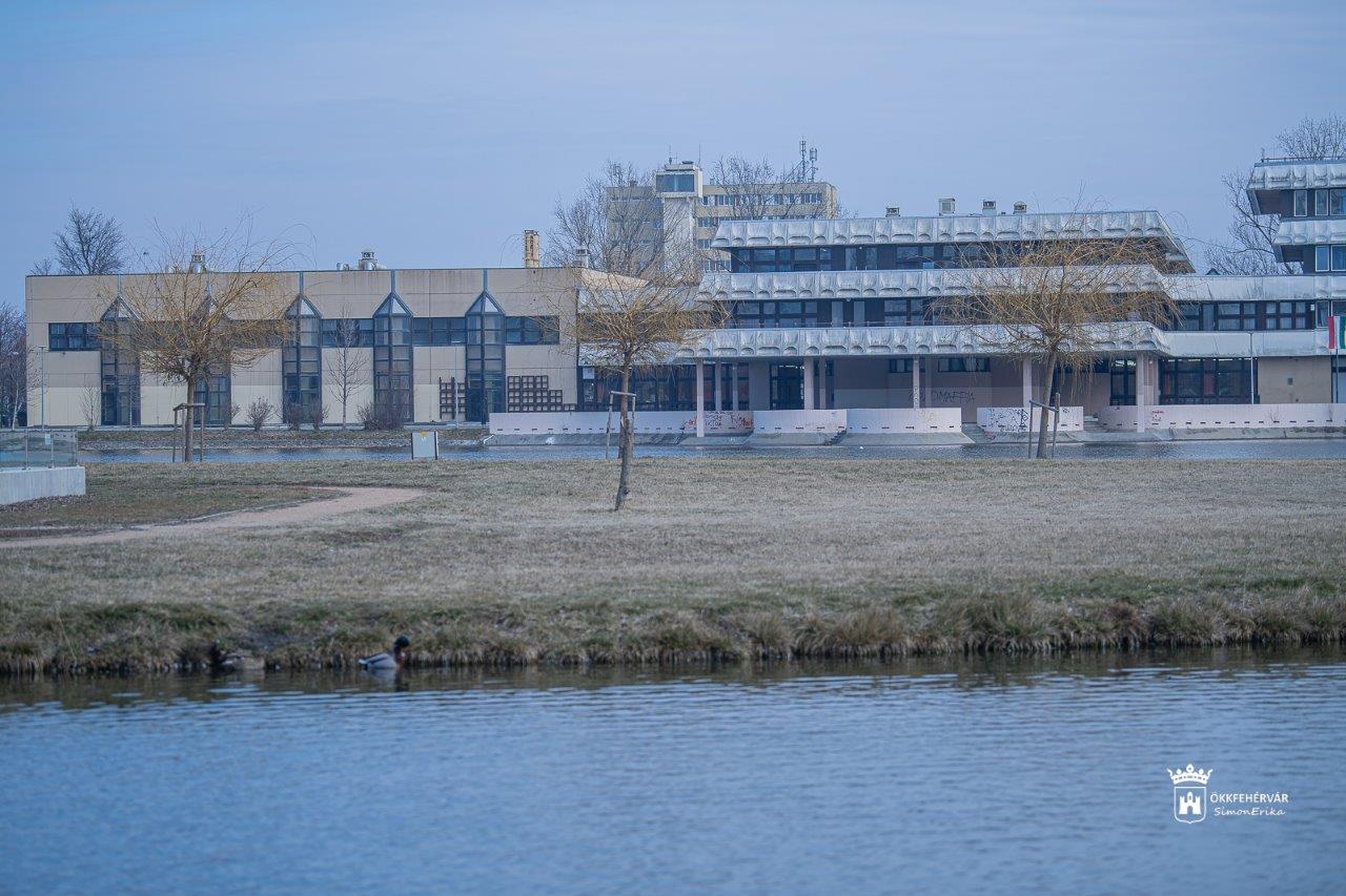 A Tóparti tantestületét tájékoztatták az iskola felújításáról