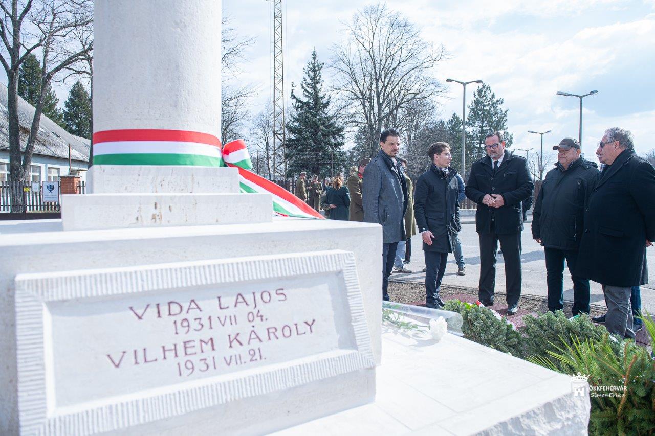 Újraavatták a repülős emlékművet a Vásárhelyi úton