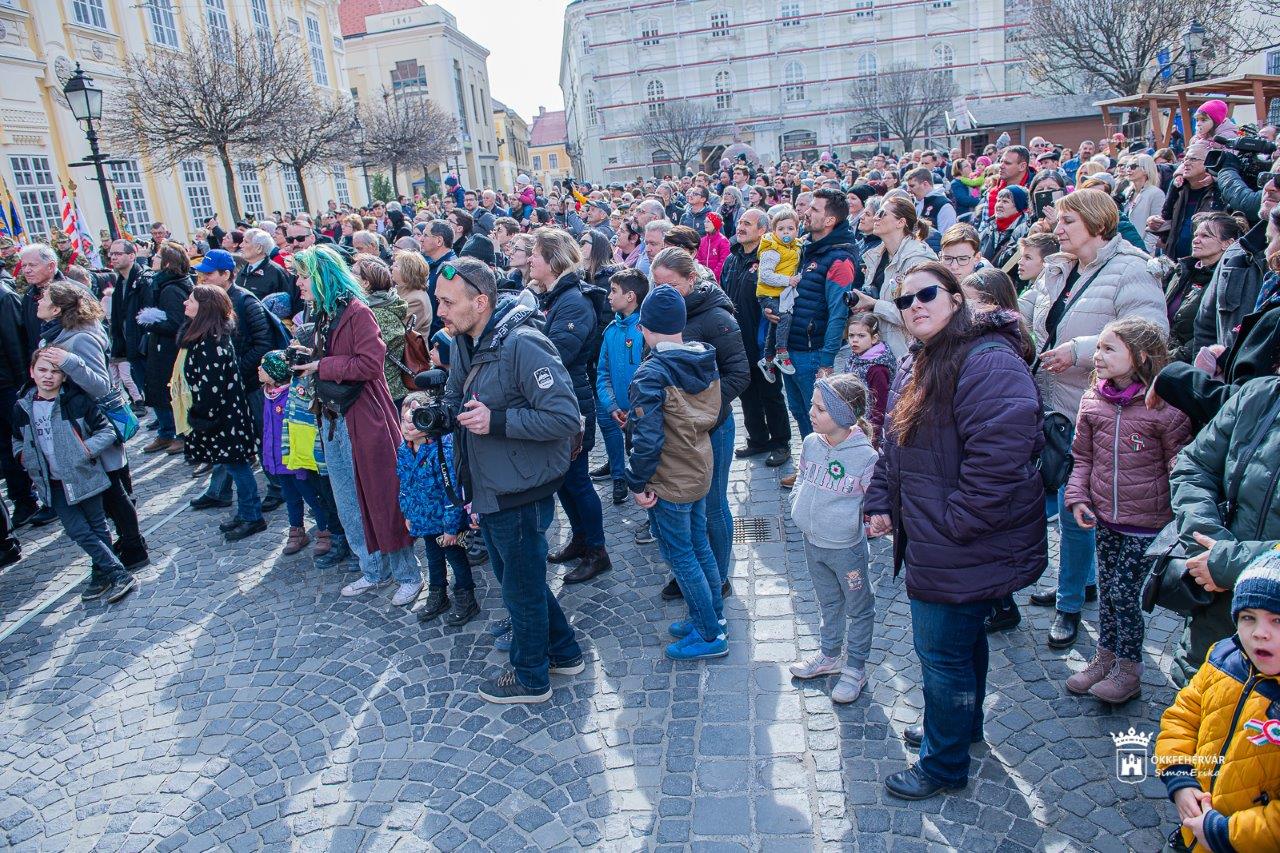 Utcaszínház  - a fehérvári márciusi ifjak előadása