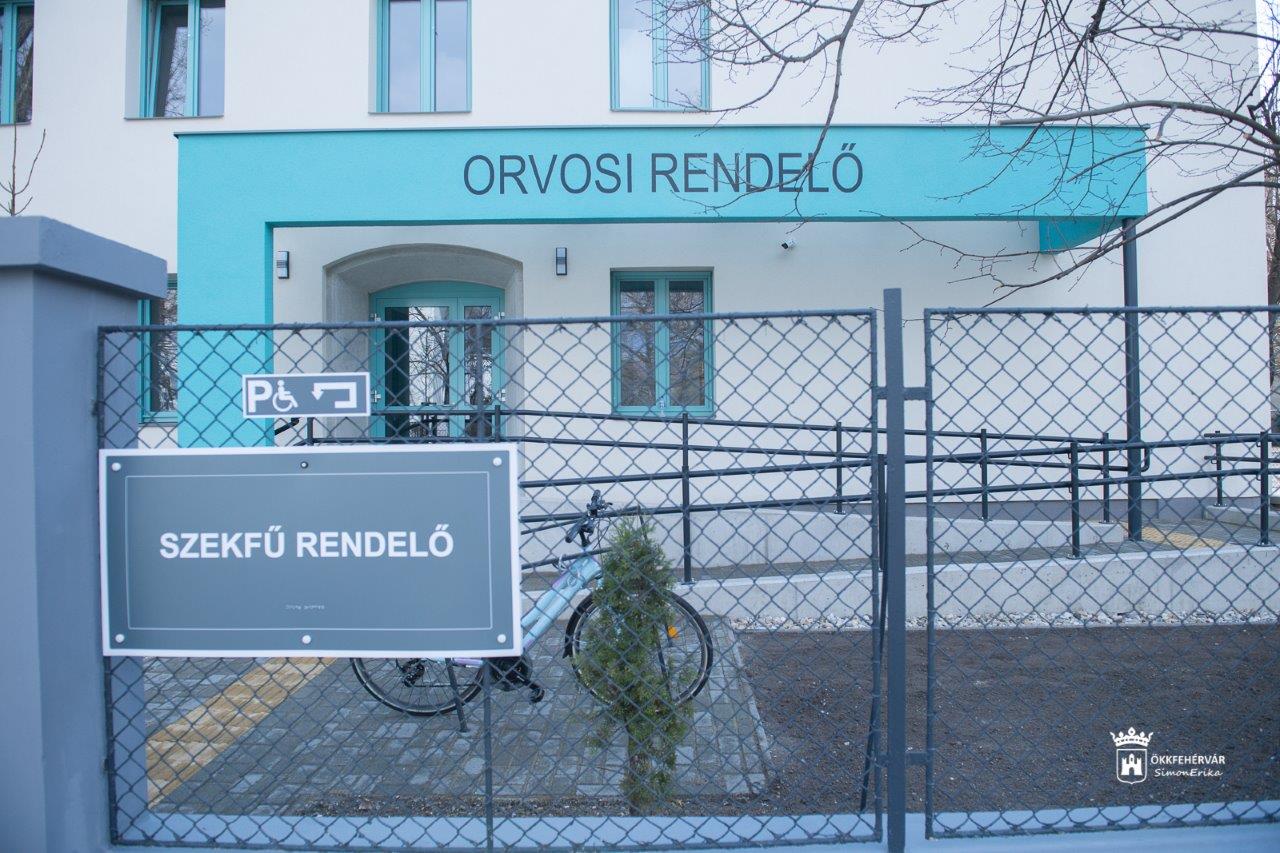 Nézze meg képeket a felújított Szekfű Gyula utcai rendelőt!