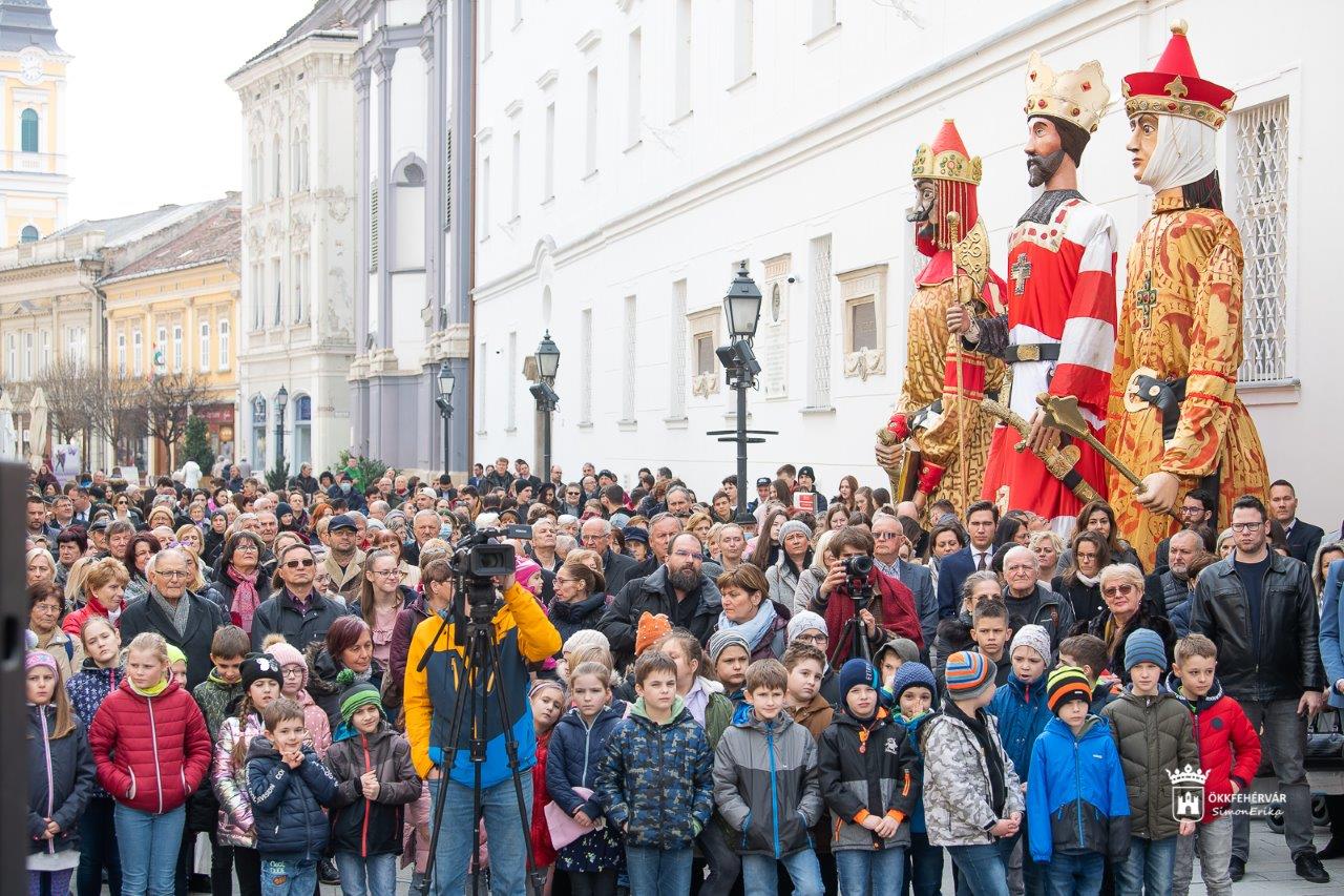 Egyedülálló kiállítással megnyitott a felújított Szent István Király Múzeum