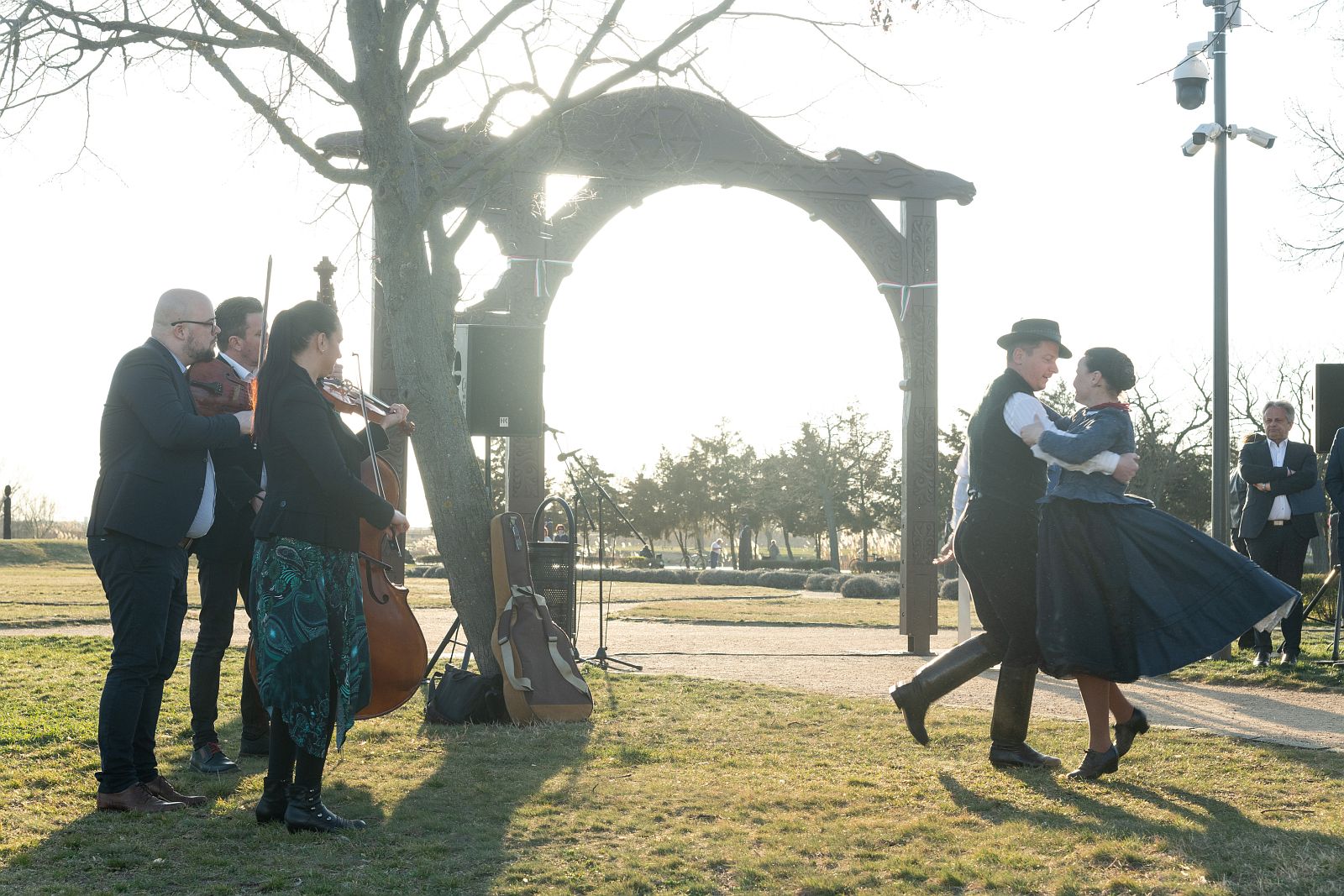 Így avatták újra a Királyok parkjának díszkapuját