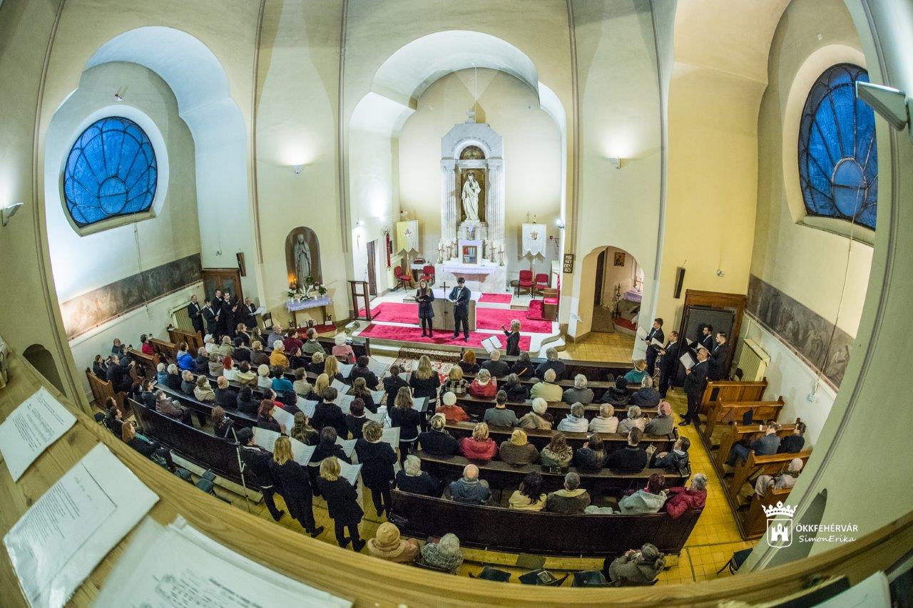 Nagyböjti zenés áhítat a Vox Mirabilis Kamarakórussal