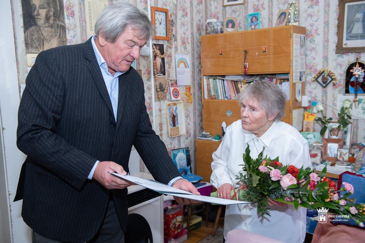 90 éves születésnapján köszöntötték Egyedi Sándornét