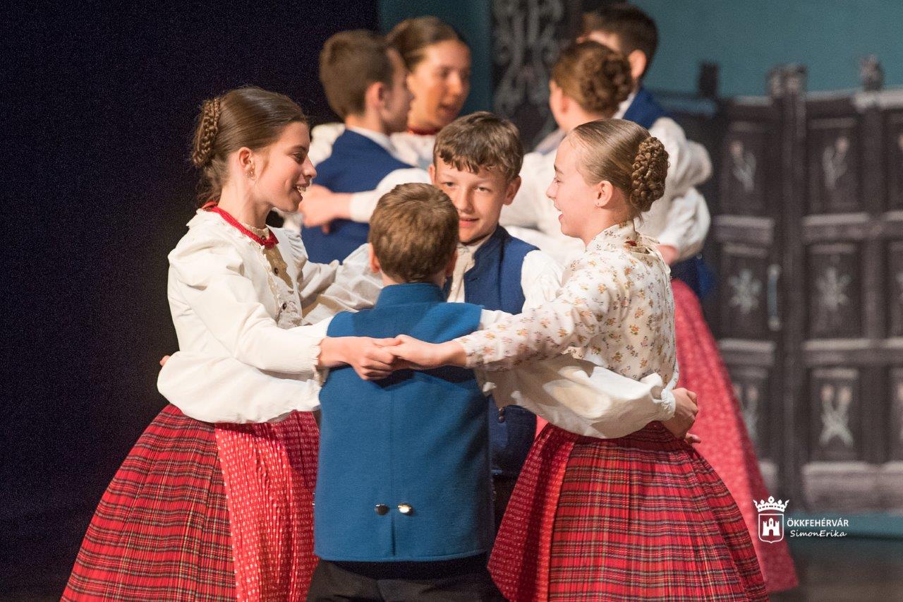 Táncünnep az Alba Regia Táncegyüttessel