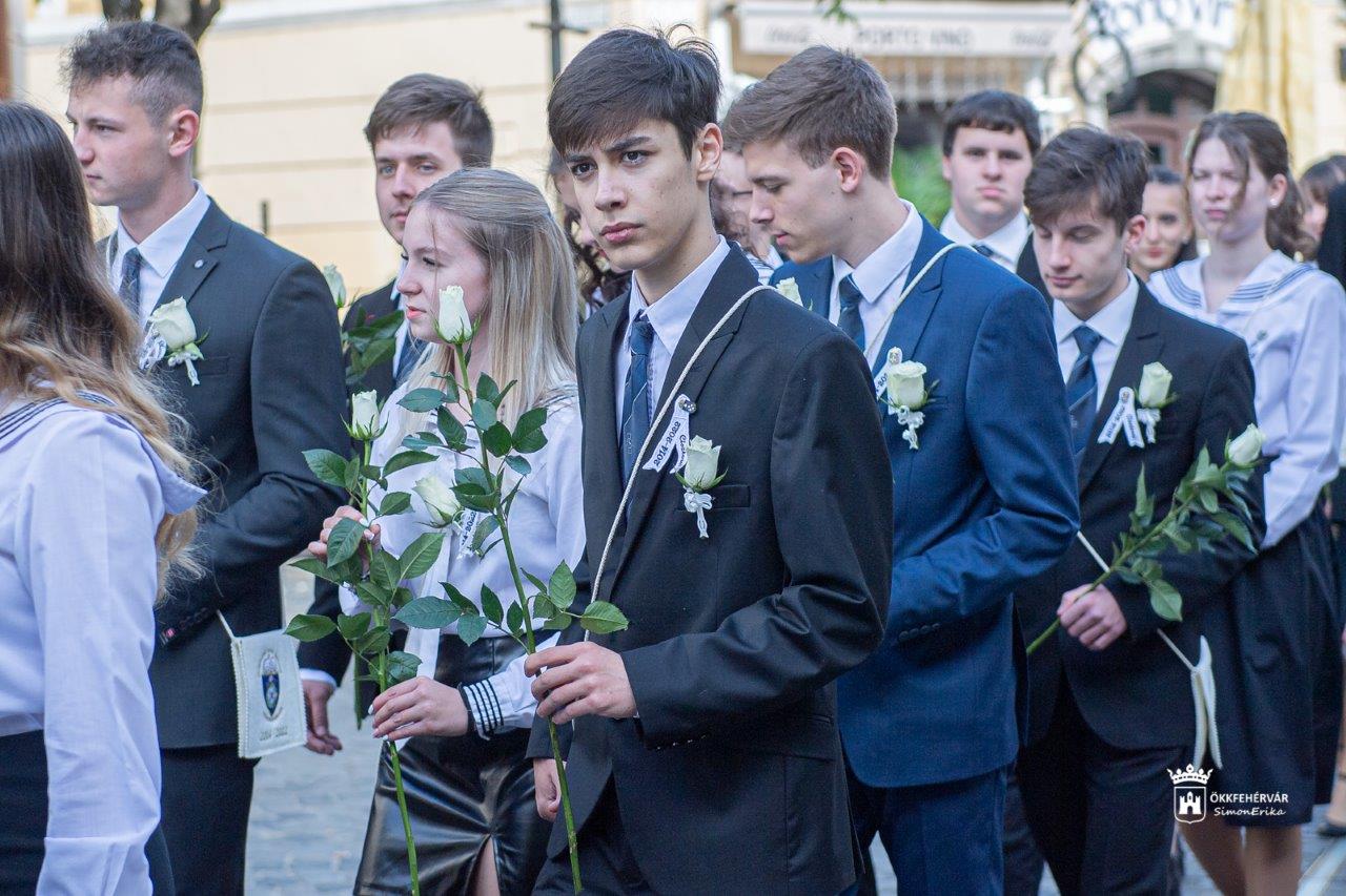 Három év után tarthattak ismét ballagást a Városház téren
