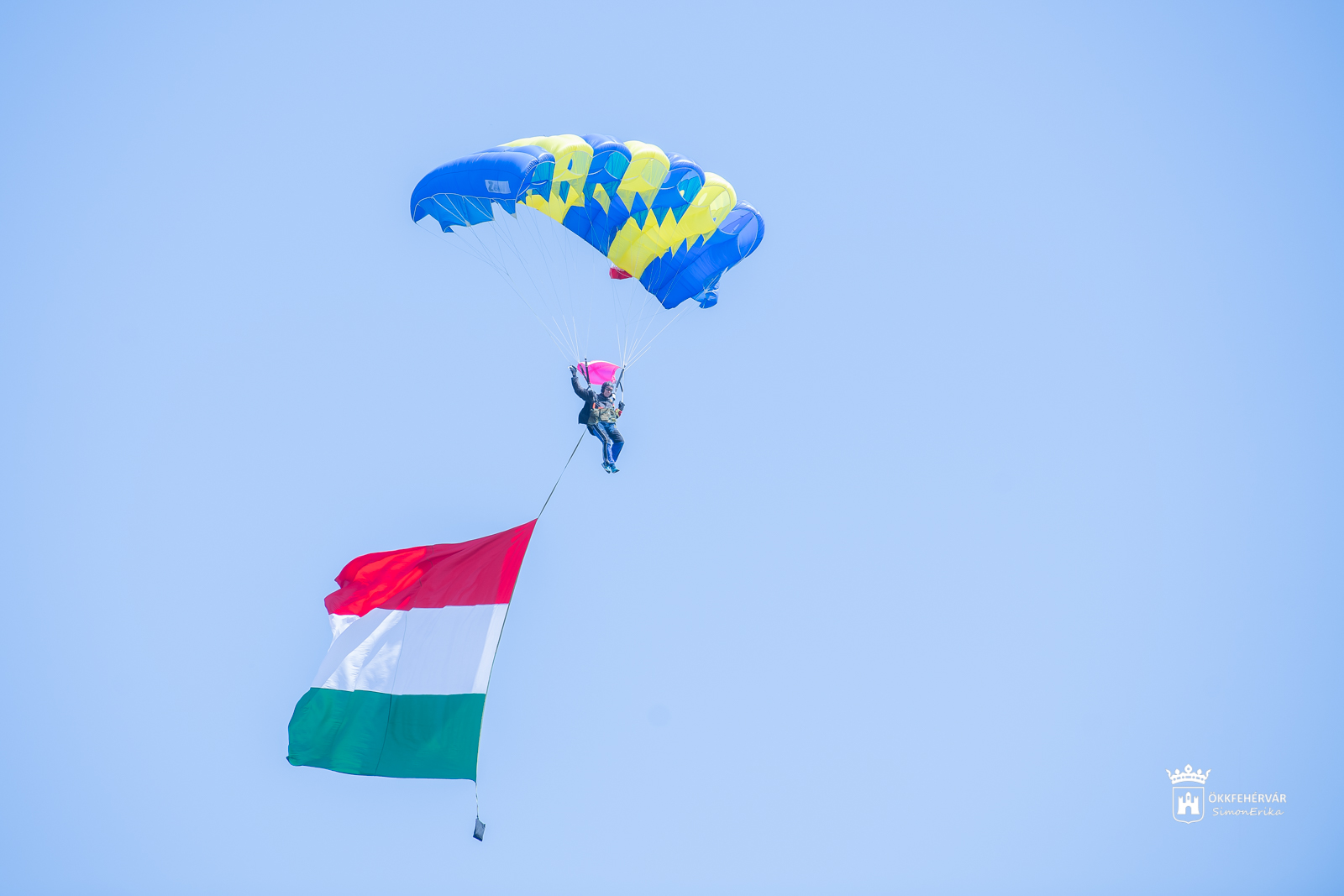 Az ejtőernyős rekorder Pozsonyi Imrét köszöntötték