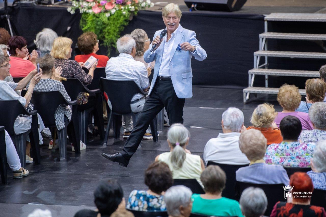 Szépkorúak köszöntője Soltész Rezsővel Fehérváron
