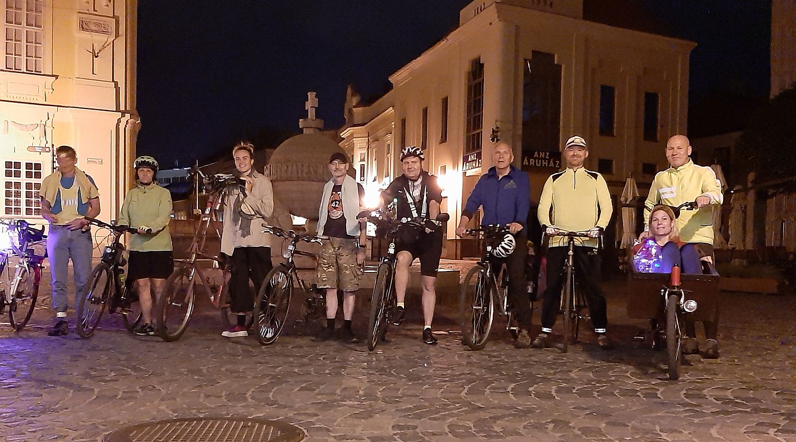 Kihívás napja - így kezdődtek éjszaka a fehérvári programok