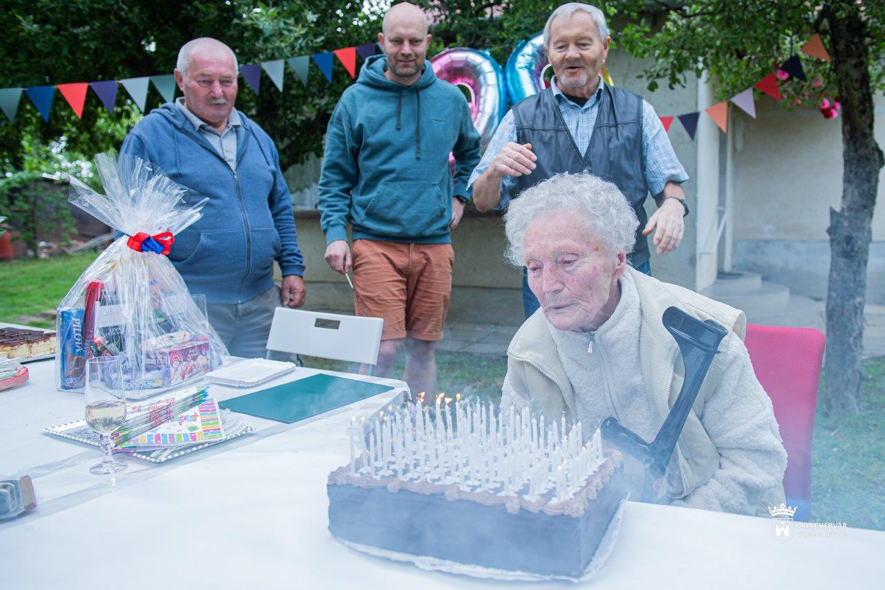90. születésnapján köszöntötték Lákics Jánosnét