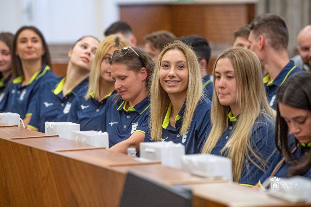 Bajnokok és feljutók a Városházán