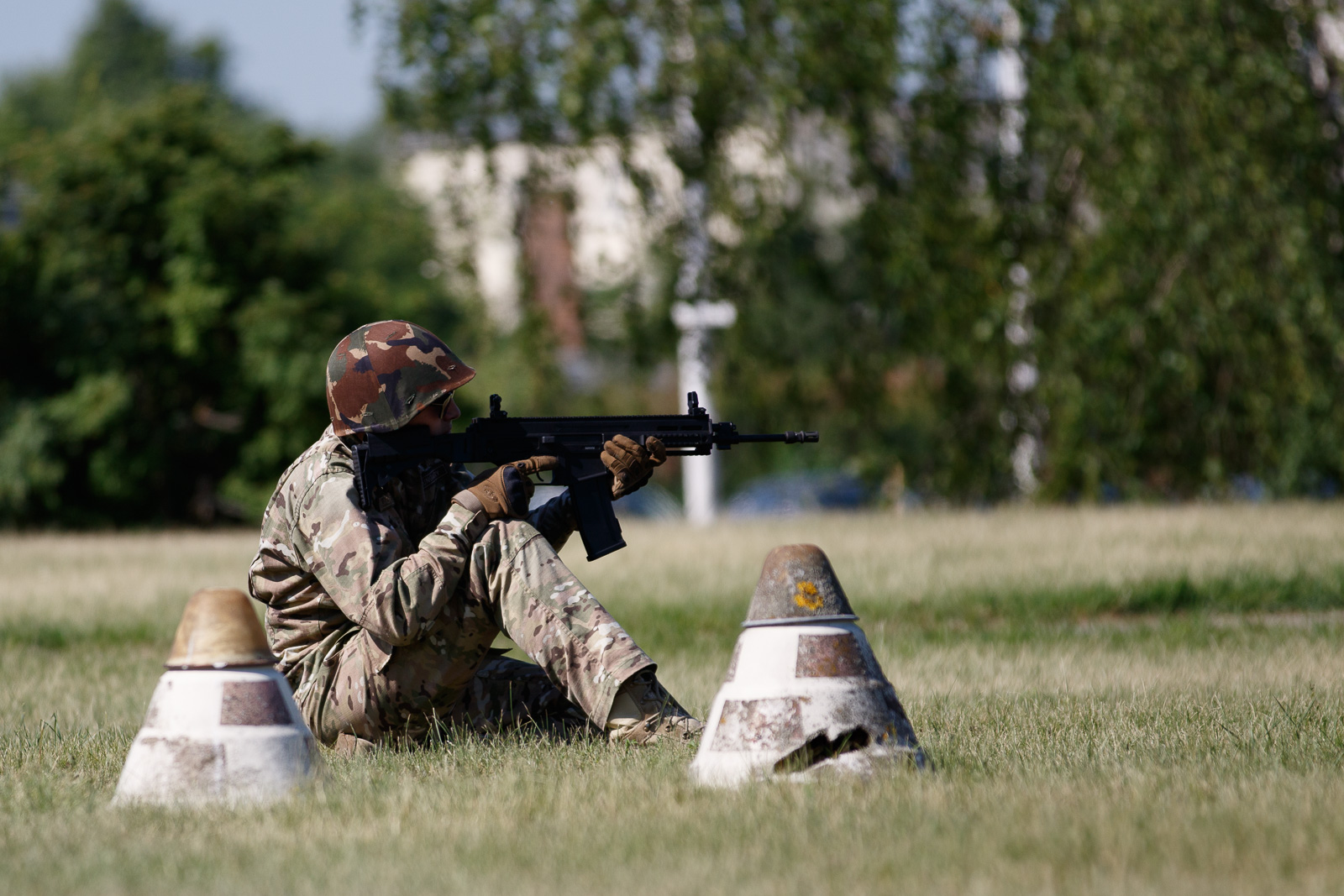Gyakorlati órákat tartanak kadétoknak az MH 43. ezrednél