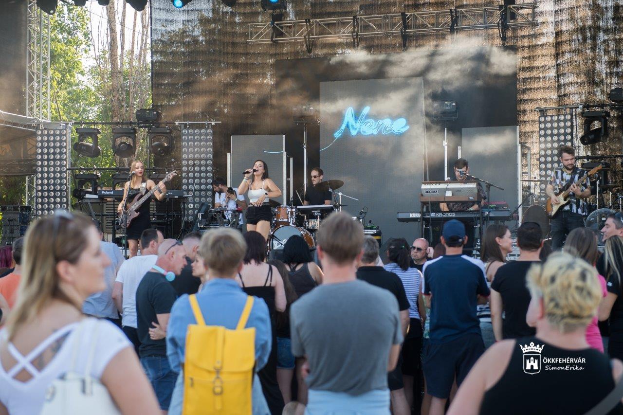 Helló nyár! Nenével, Denizzel és Ákossal a Fezen ligetben