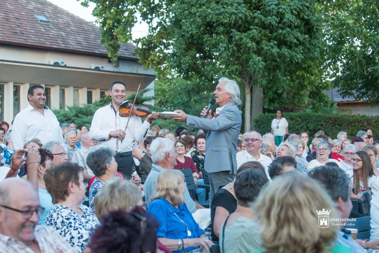 Nyáresti vigadalom Buch Tiborral és Gergely Róberttel