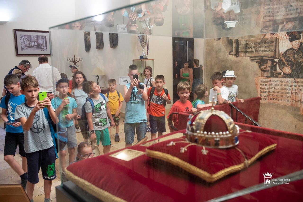 Minecraft táboros gyerekek jártak a Városházán