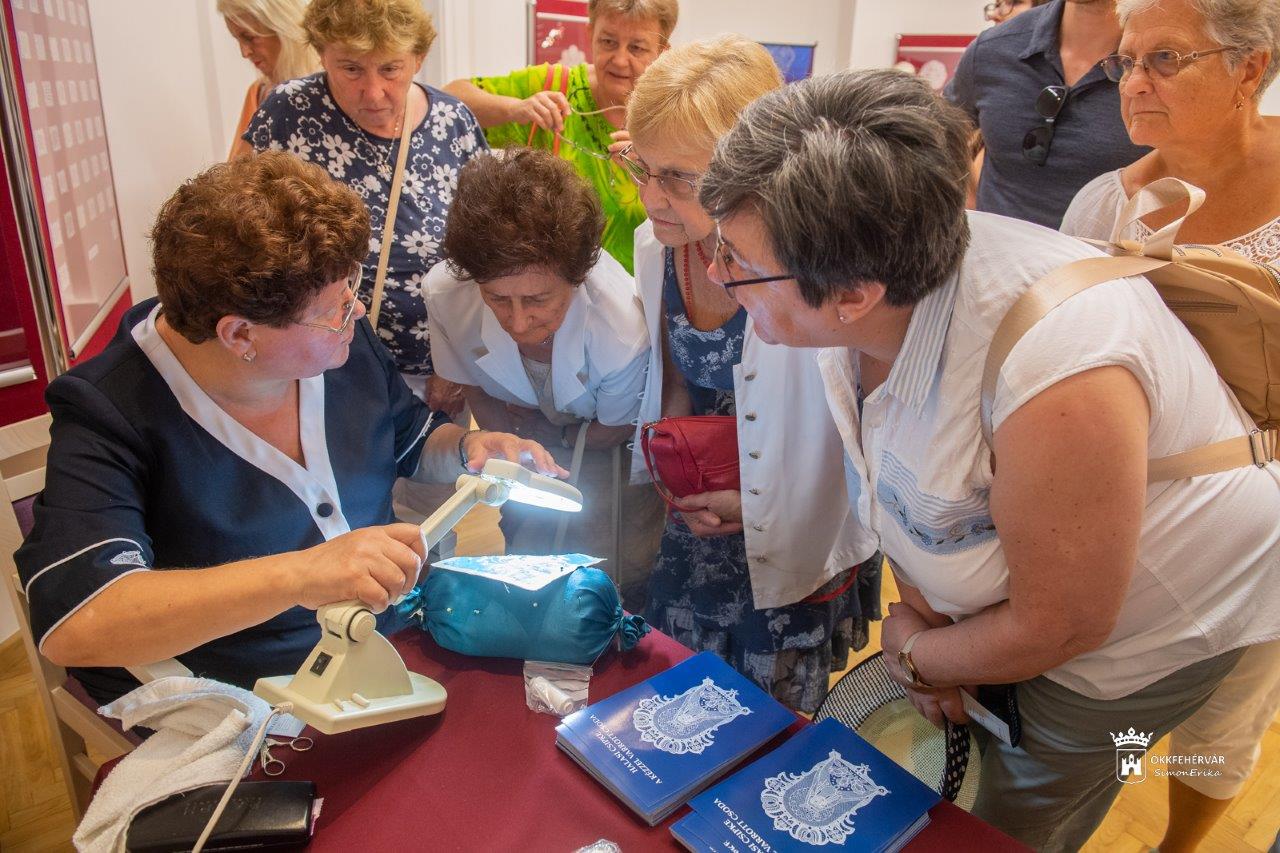 Halasi csipke kiállíás nyílt Fehérváron