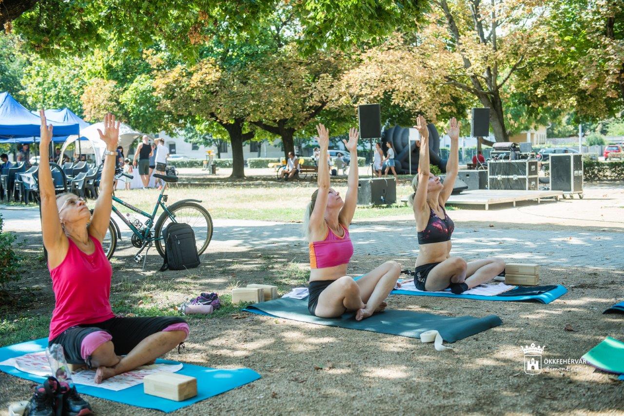 Piknikhangulat a Széna Téri Általános Iskola előtt