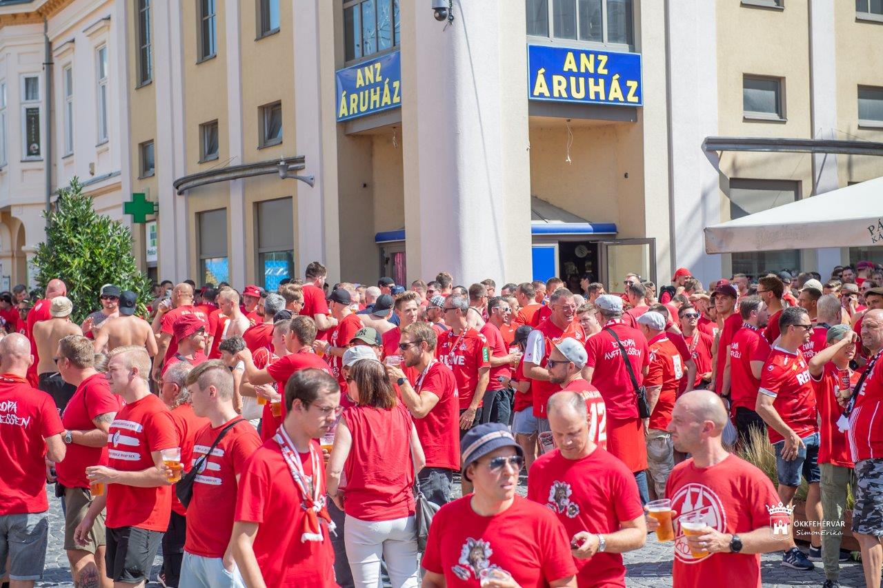 Megérkeztek a Köln szurkolói Székesfehérvárra