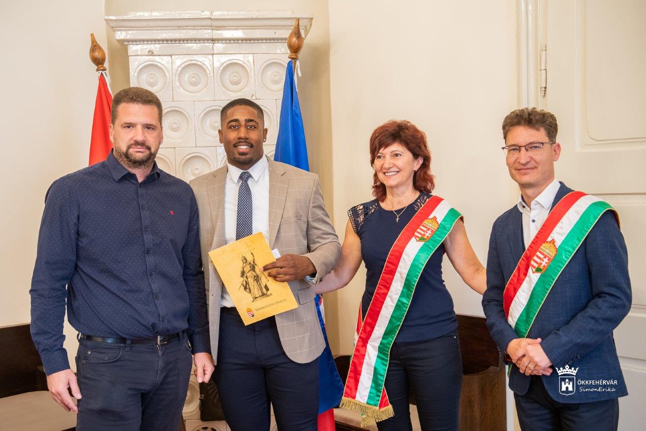 Állampolgársági esküt tett a Fehérvár Enthroners védőjátékosa