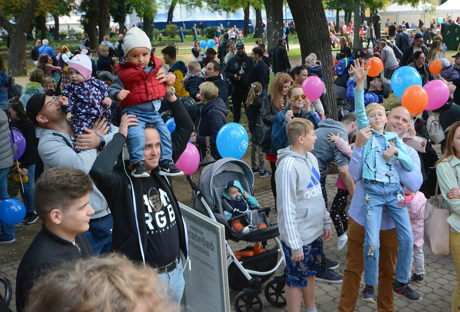 Idén is sokan emelték a magasba a fehérvári gyerekeket
