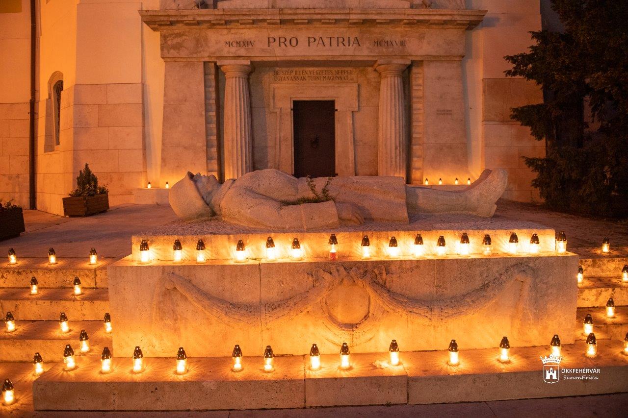 Az I. világháború  befejezésére emlékeztek a Fekvő katonánál