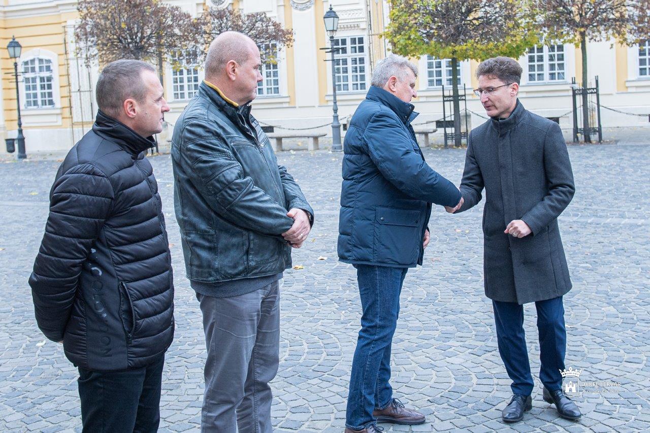 Nagylelkű hozzájárulás a város adventi díszkivilágításához