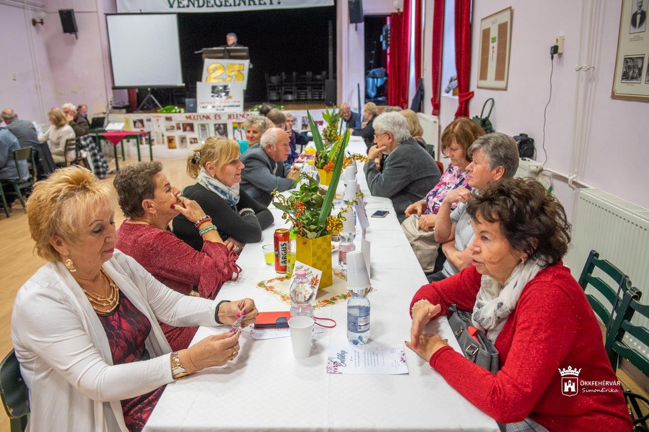 Így ünnepelte fennállásának 25. évfordulóját a Felsőváros nyugdíjas klubja