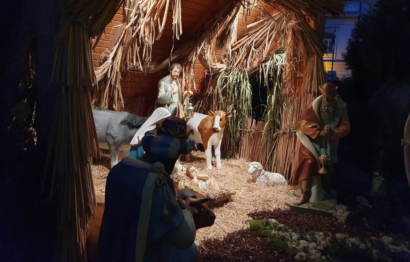 Első gyertyagyújtás az Adventi Udvarban