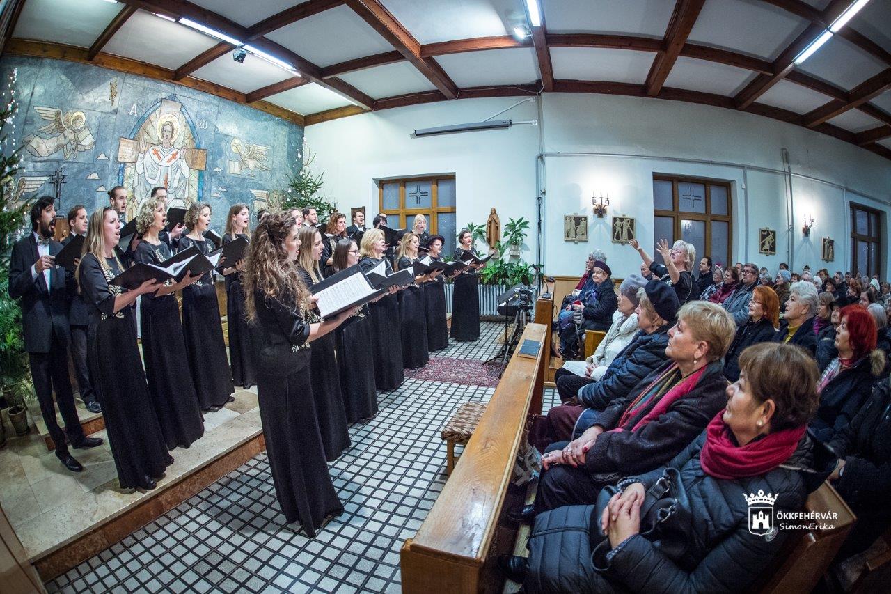 A Vox Mirabilis Kamarakórus karácsonyváró koncertje