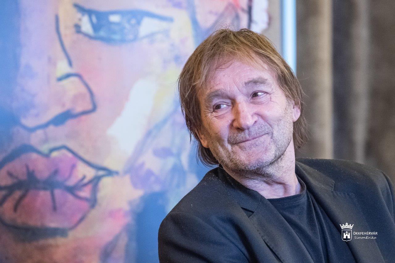 Színházi bemutató a Városháza Dísztermében