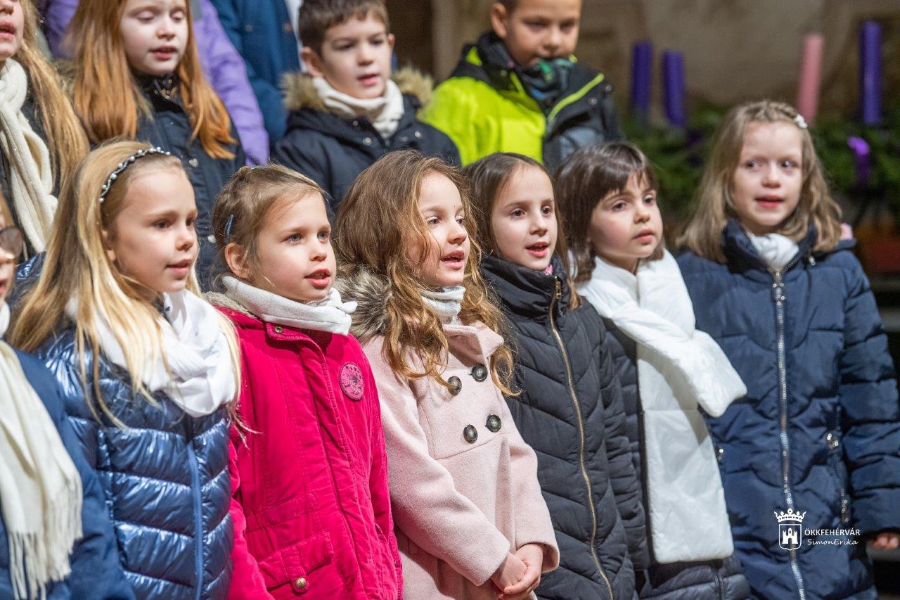 A Kodály Iskola karácsonyi koncertje a Szent Imre templomban
