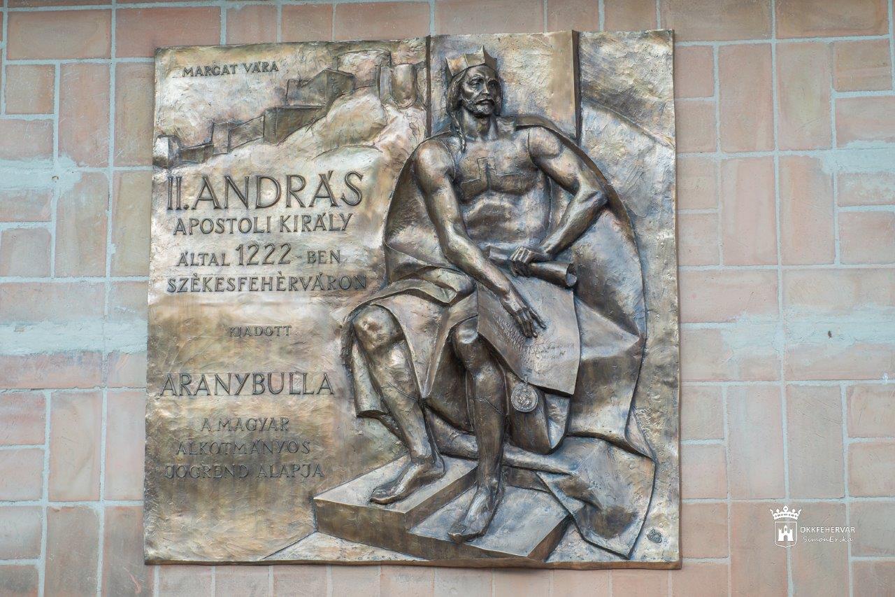 Aranybulla Emlékév - felavatták II. András emléktábláját Fehérváron