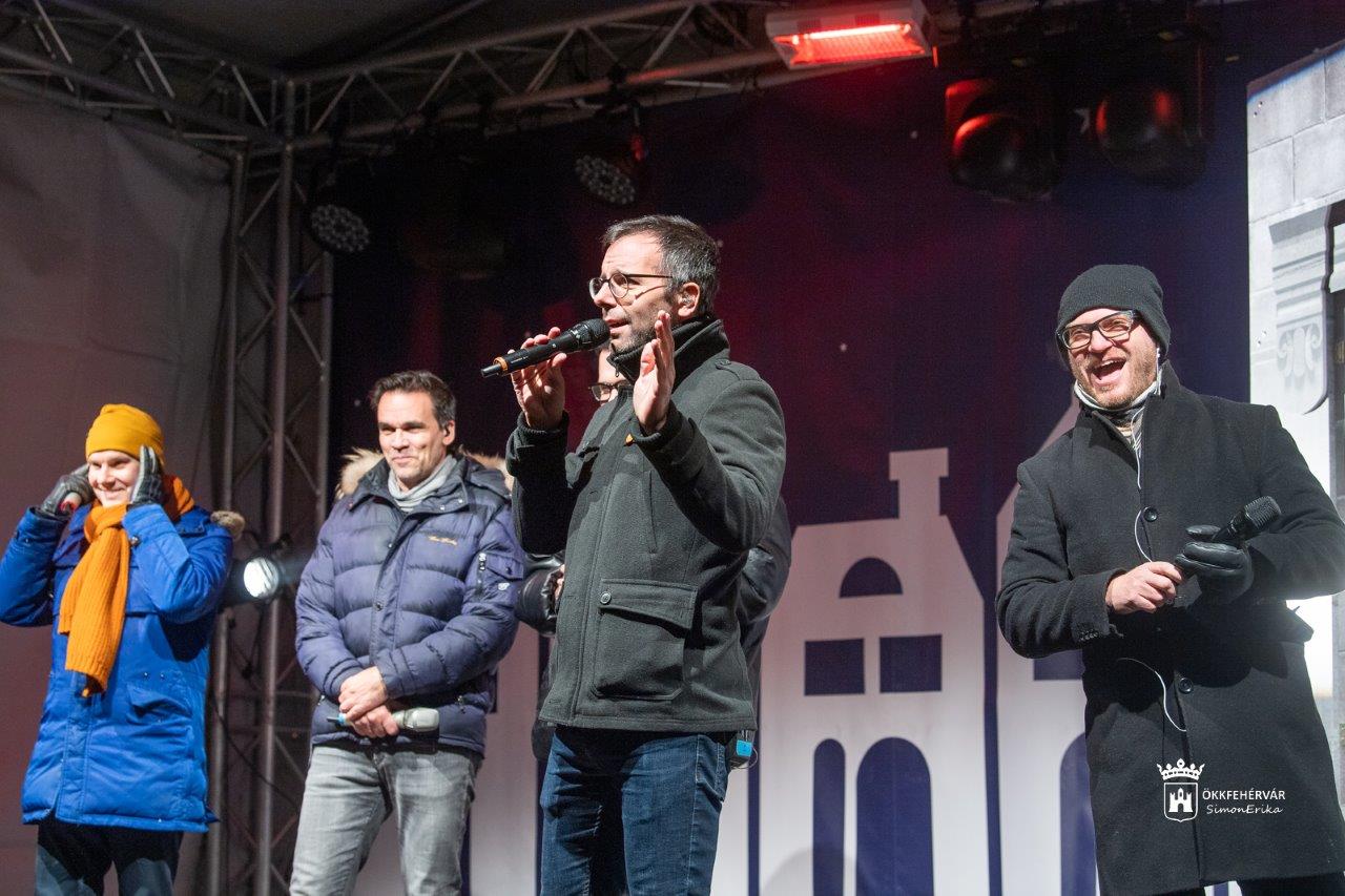 Negyedik gyertyagyújtás az adventi színpadon 2022